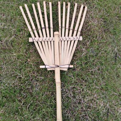 Handmade Bamboo Rake 1.40m 12 Tines for dry leaves sweeping and garden cleaning Natural Garden Rakes